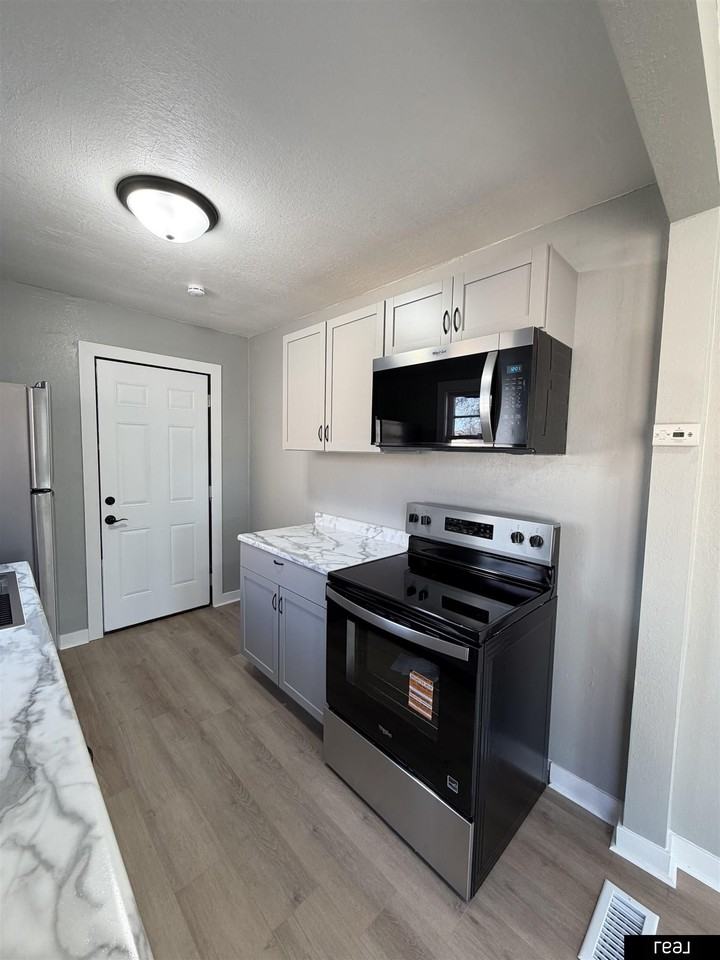 3929 N 42nd St - Photo 5 of 10