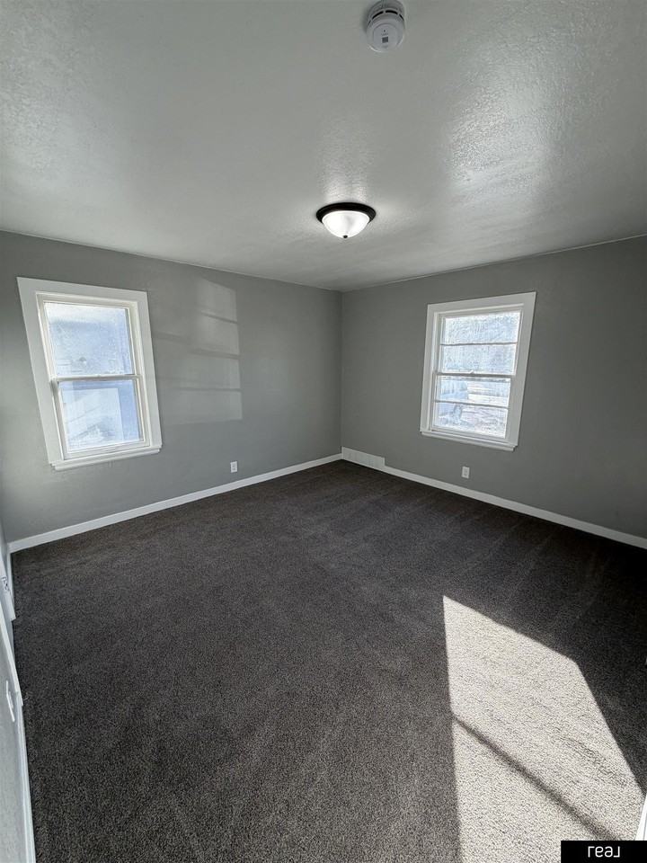 3929 N 42nd St - Photo 6 of 10