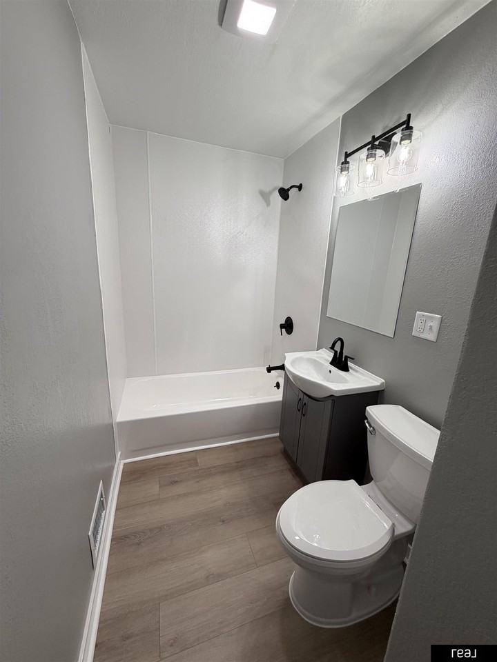 3929 N 42nd St - Photo 7 of 10