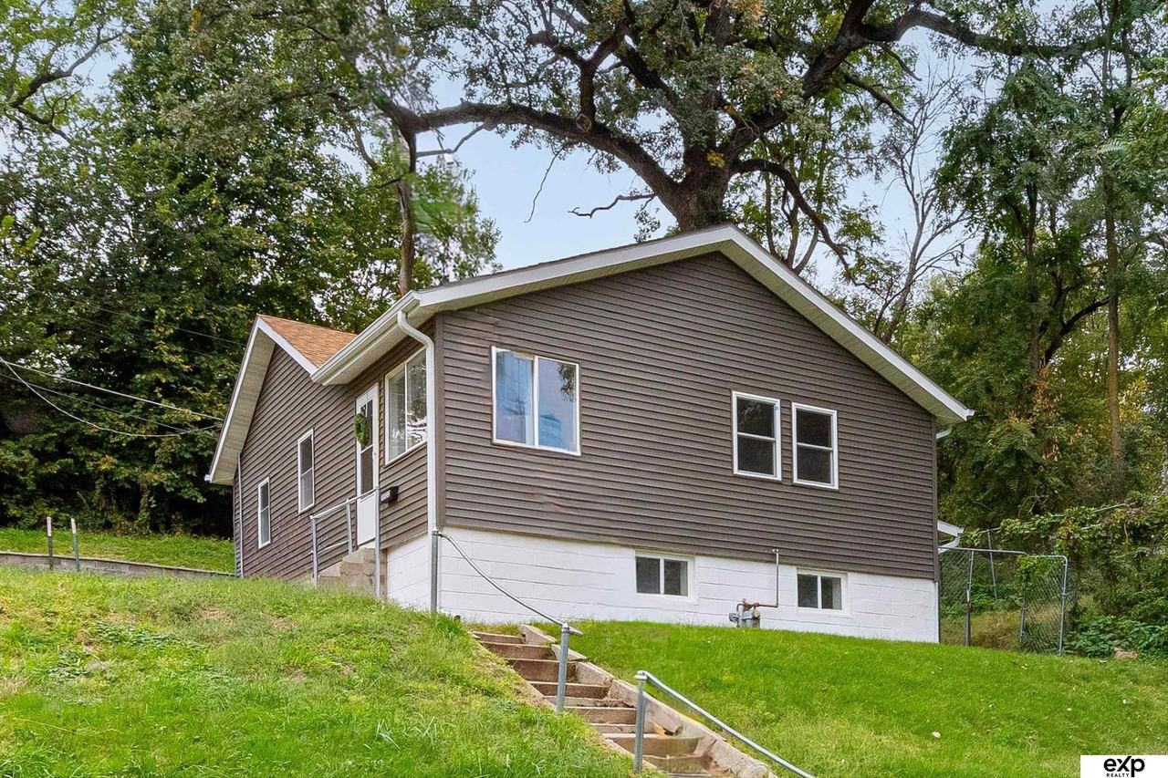 3722 S 22nd St - Photo 2 of 28