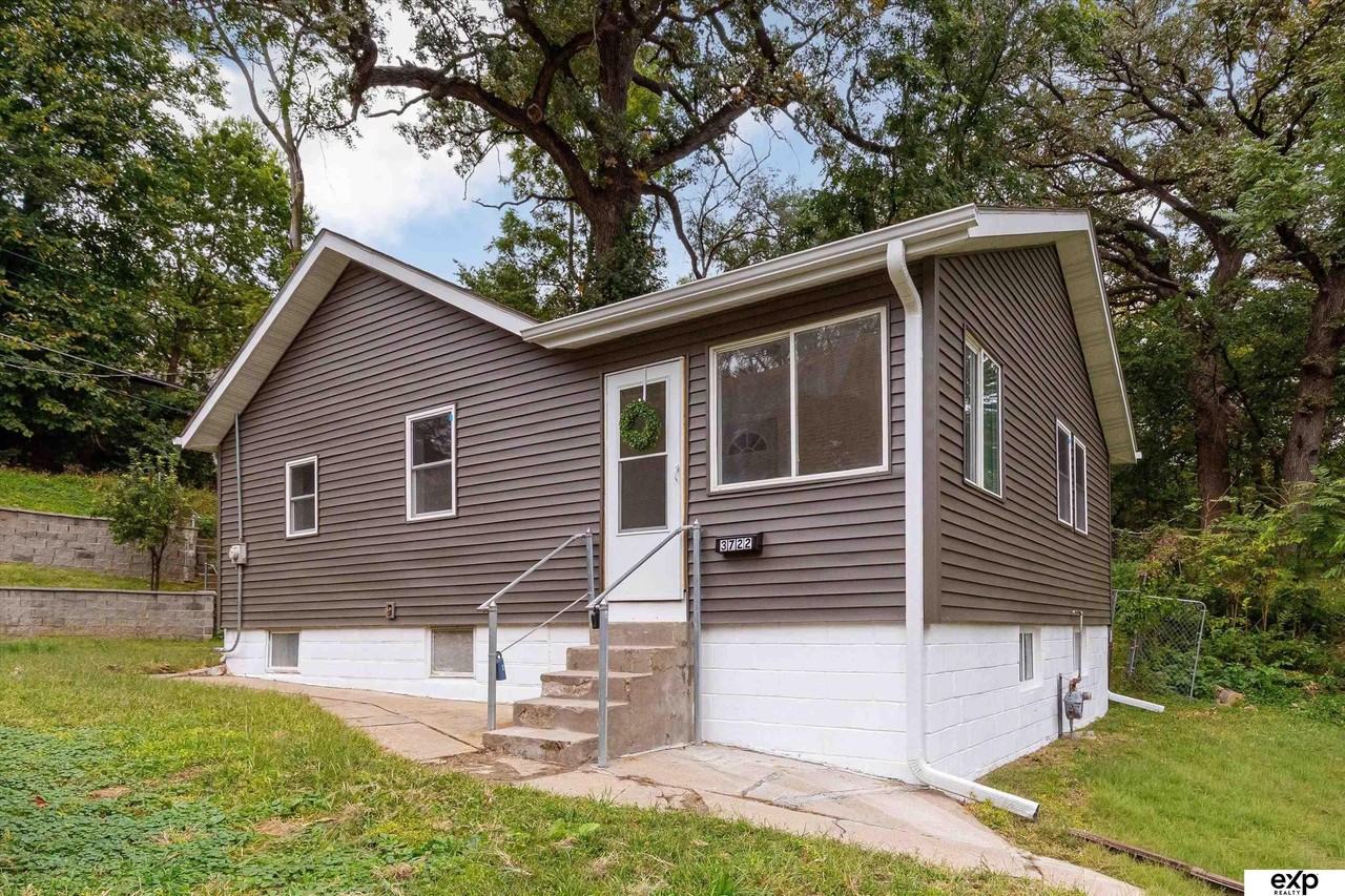 3722 S 22nd St - Photo 3 of 28