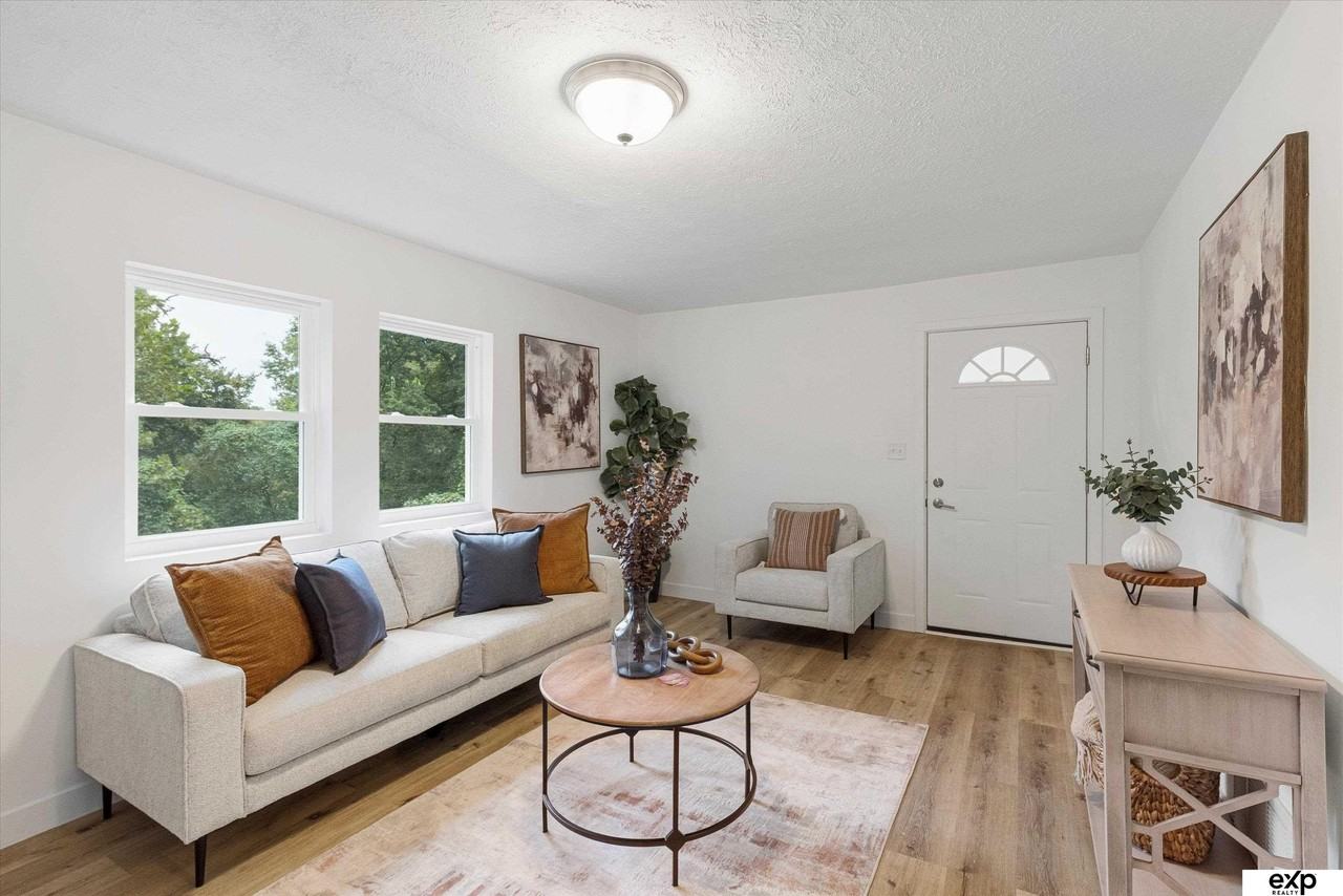 3722 S 22nd St - Photo 5 of 28