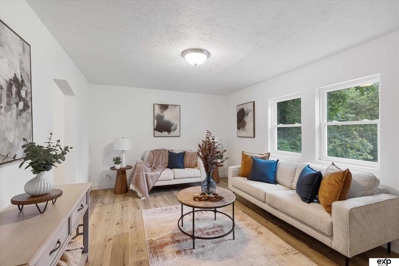 3722 S 22nd St - Photo 6 of 28