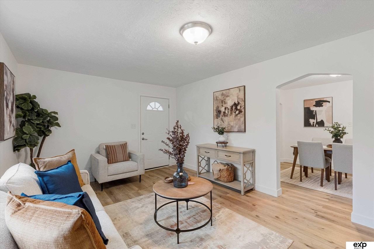 3722 S 22nd St - Photo 7 of 28