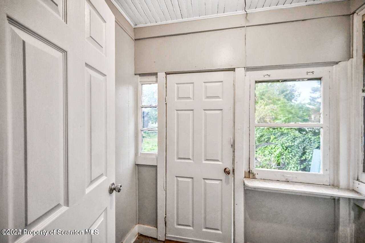 114 New York St - Photo 6 of 28