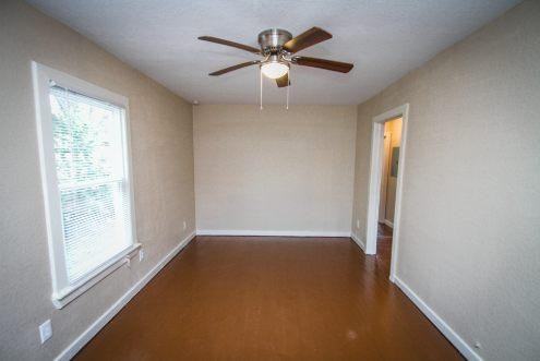 936 Poinsettia San Antonio, TX 78202 - Photo 3 of 10