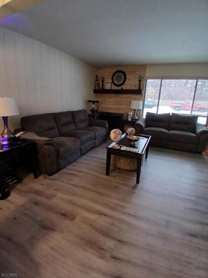 112 Stonegate Ln - Photo 4 of 17