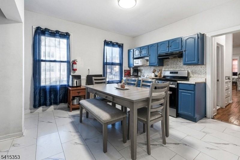 492 E 26th St - Photo 2 of 9