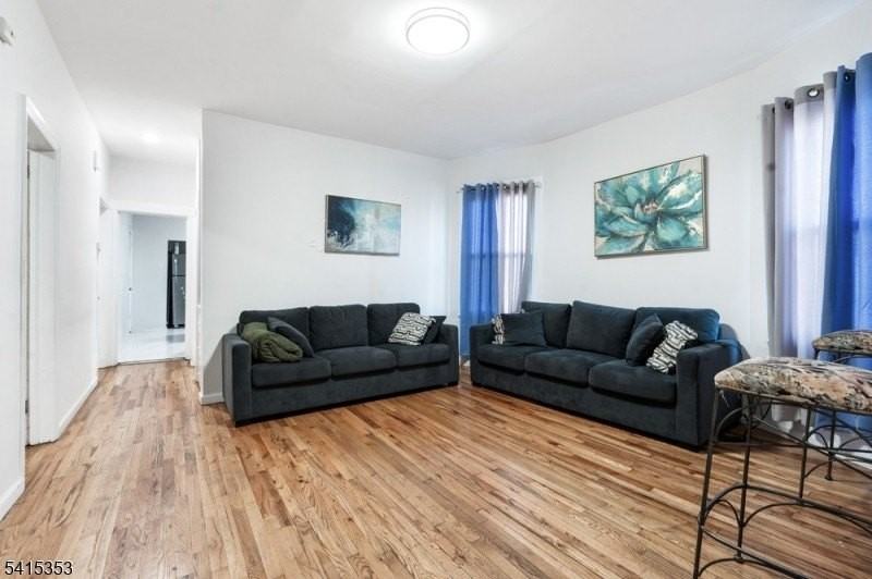 492 E 26th St - Photo 5 of 9