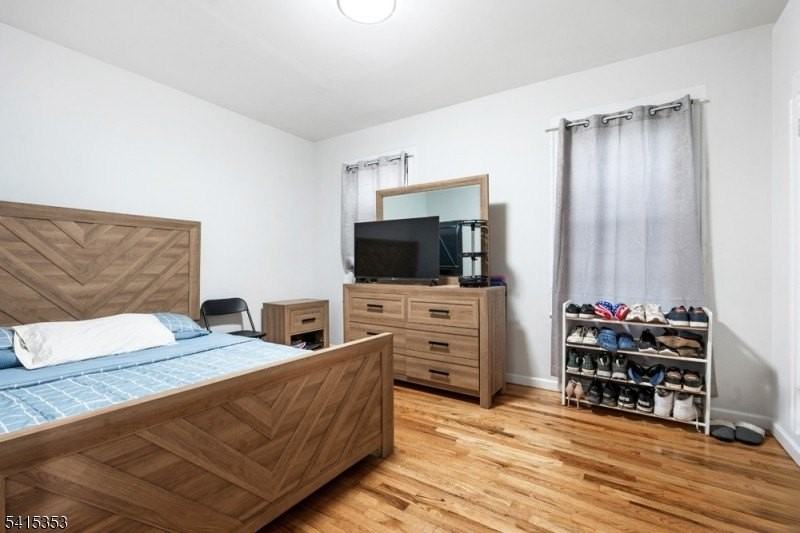 492 E 26th St - Photo 6 of 9