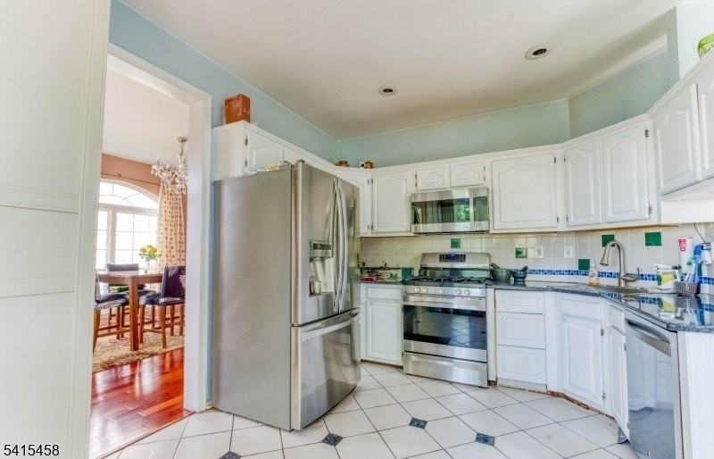 10 Marco Polo Ct - Photo 5 of 18