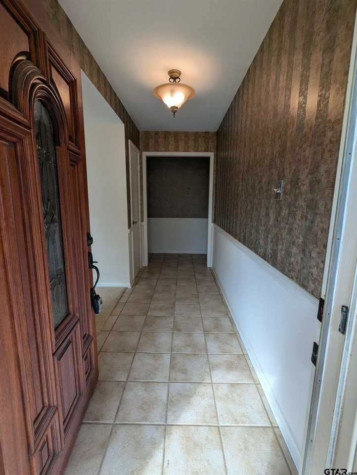 3713 Colgate Ave - Photo 2 of 24