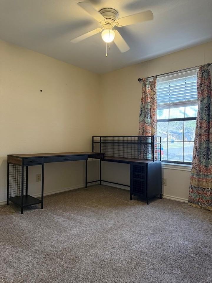 1100 Meadow Dr - Photo 4 of 16