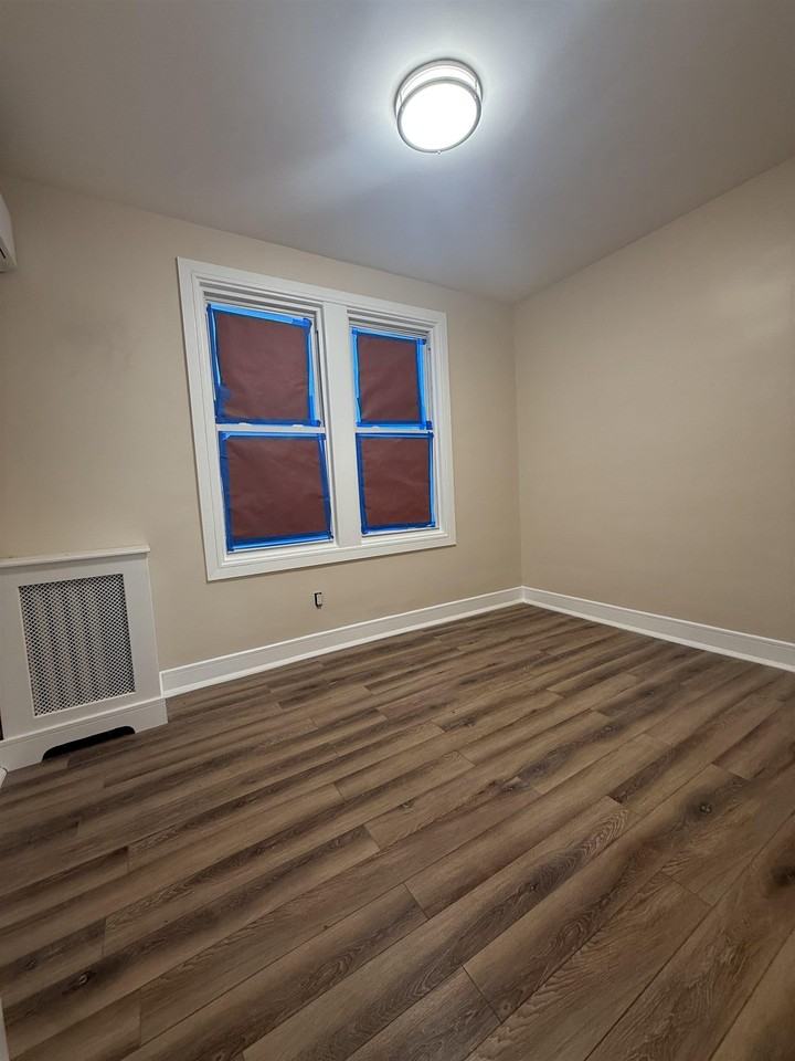 90 W 42nd St ## 92 - Photo 6 of 16