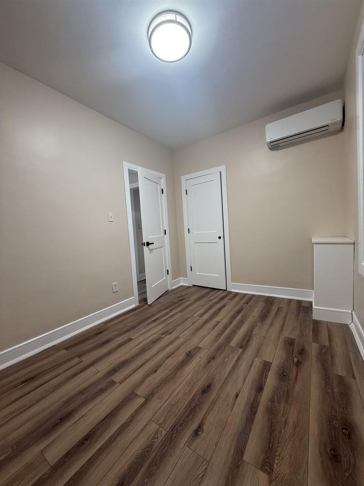 90 W 42nd St ## 92 - Photo 7 of 16