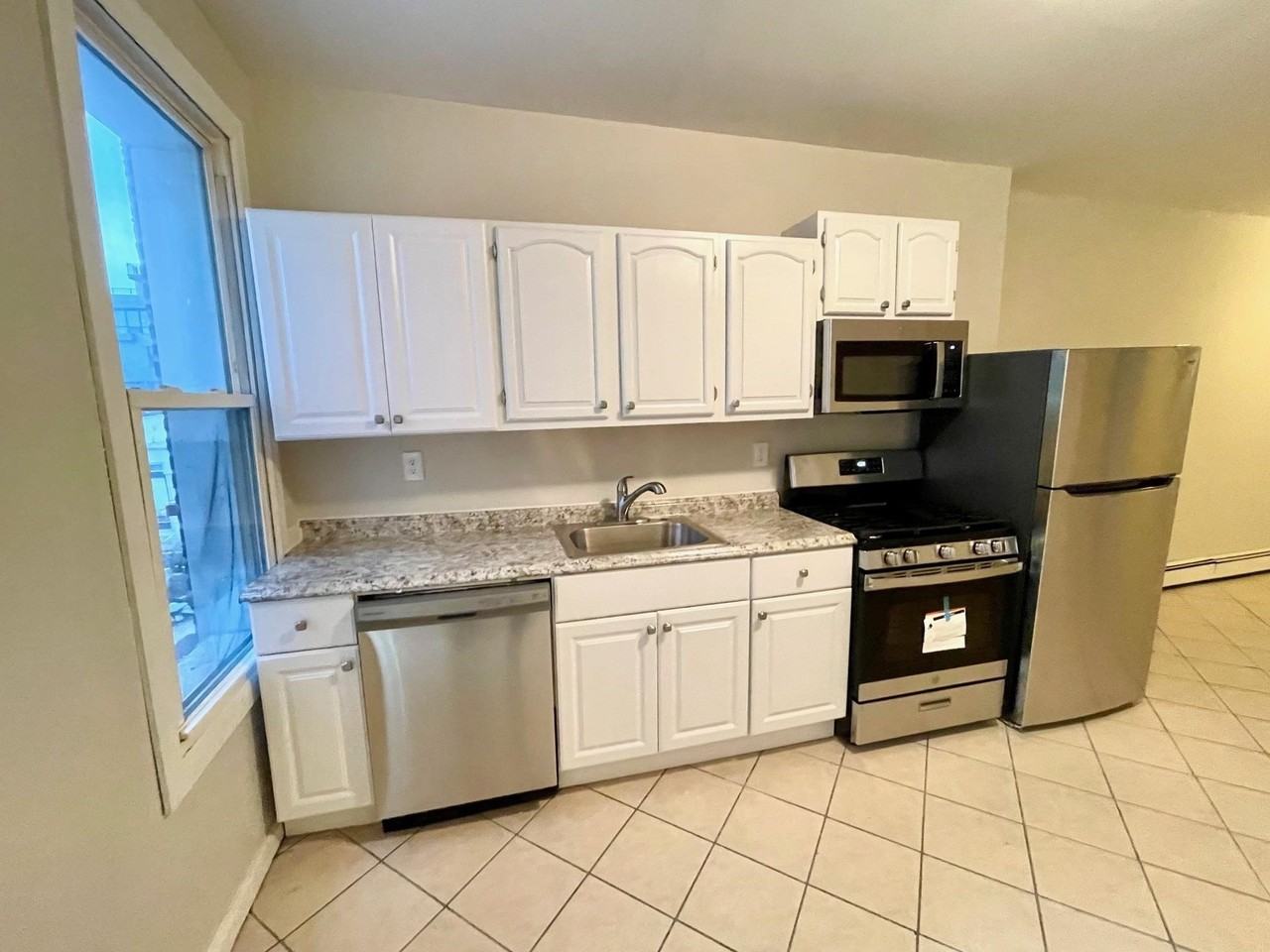 380 Summit Ave #3R - Photo 2 of 12