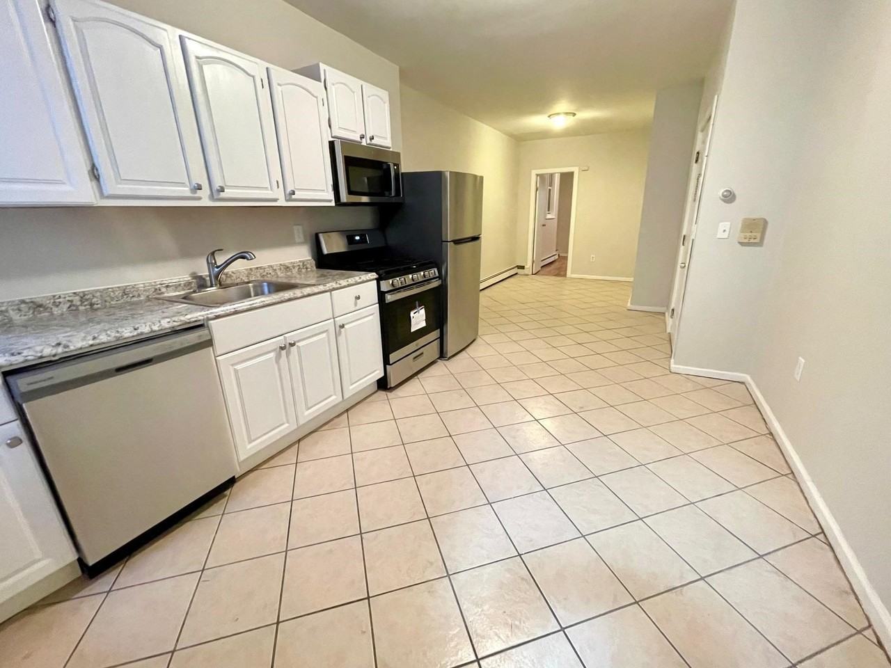 380 Summit Ave #3R - Photo 3 of 12