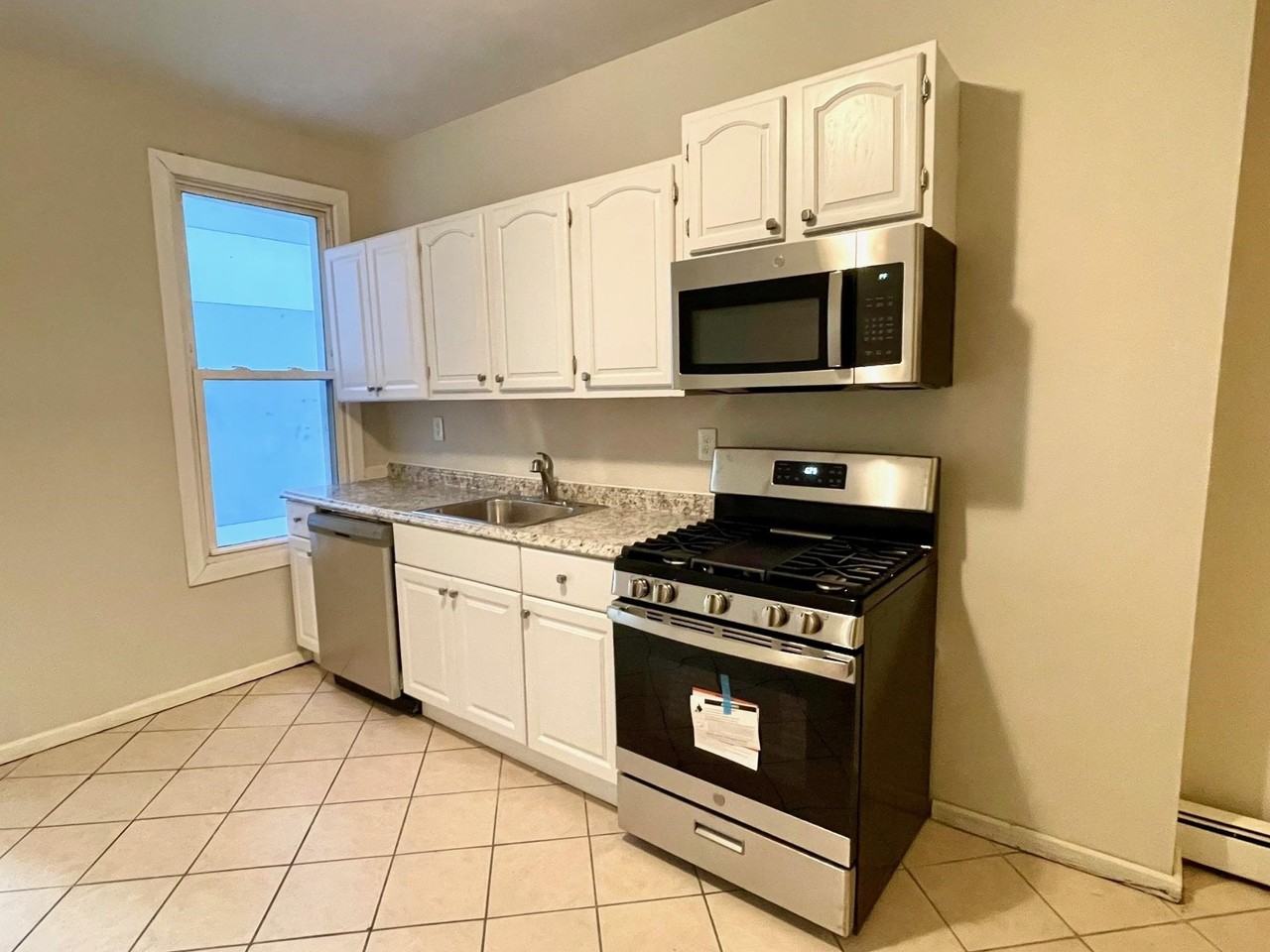 380 Summit Ave #3R - Photo 5 of 12