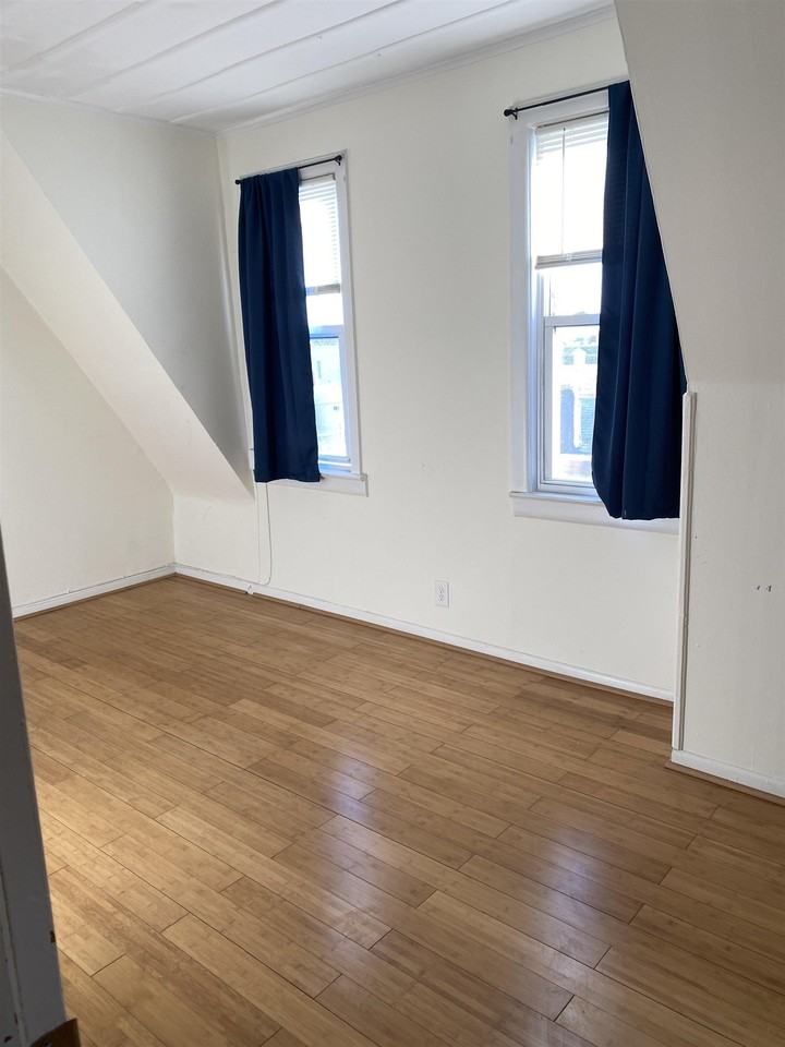 375 Avenue C - Photo 5 of 23