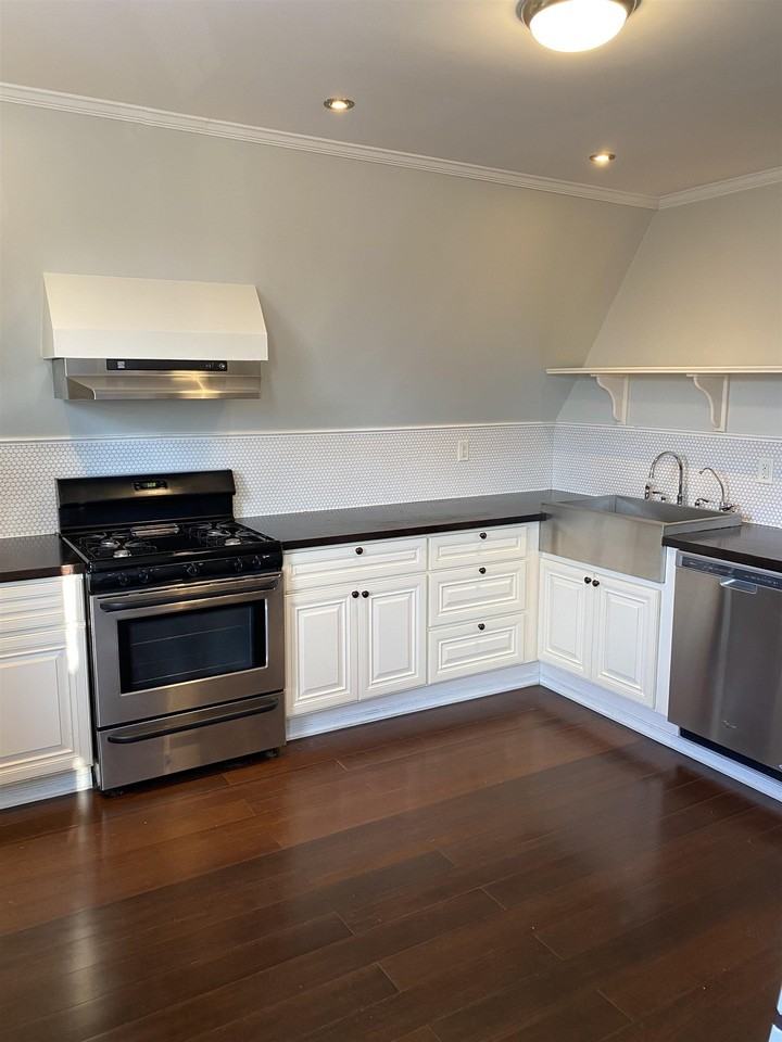 375 Avenue C - Photo 7 of 23