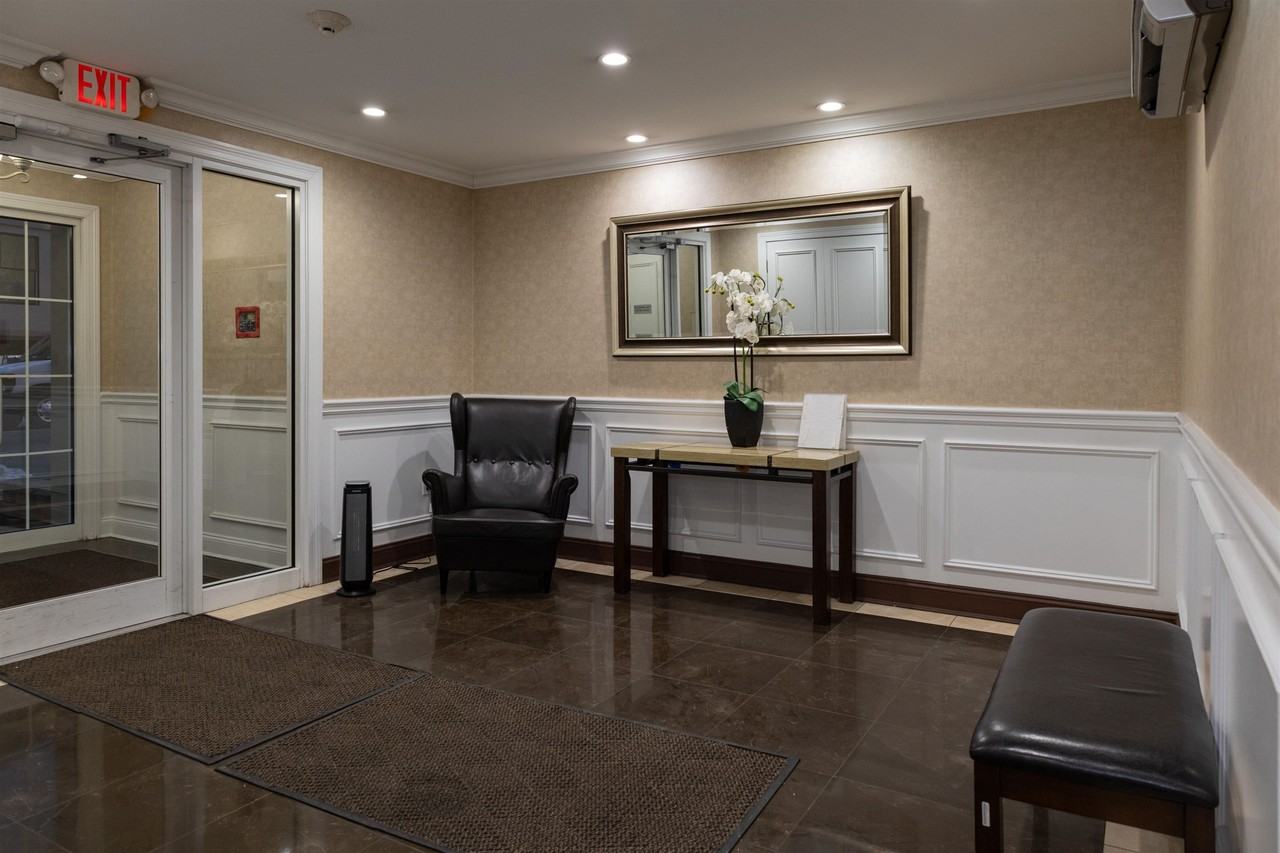 316 51st St #302 - Photo 2 of 11