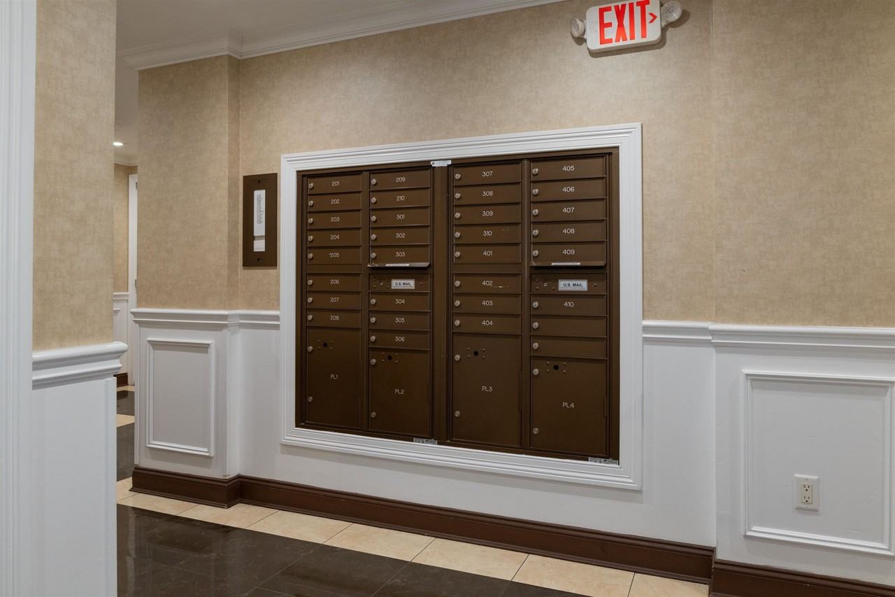 316 51st St #302 - Photo 3 of 11