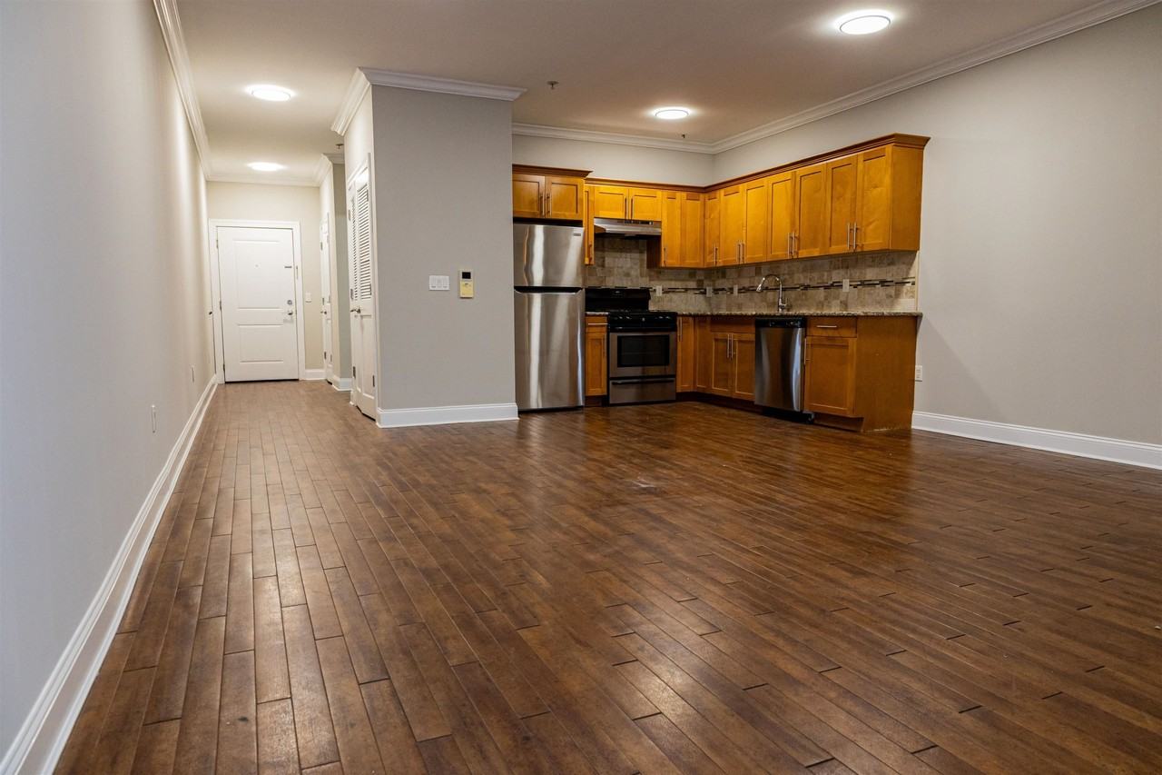 316 51st St #302 - Photo 4 of 11