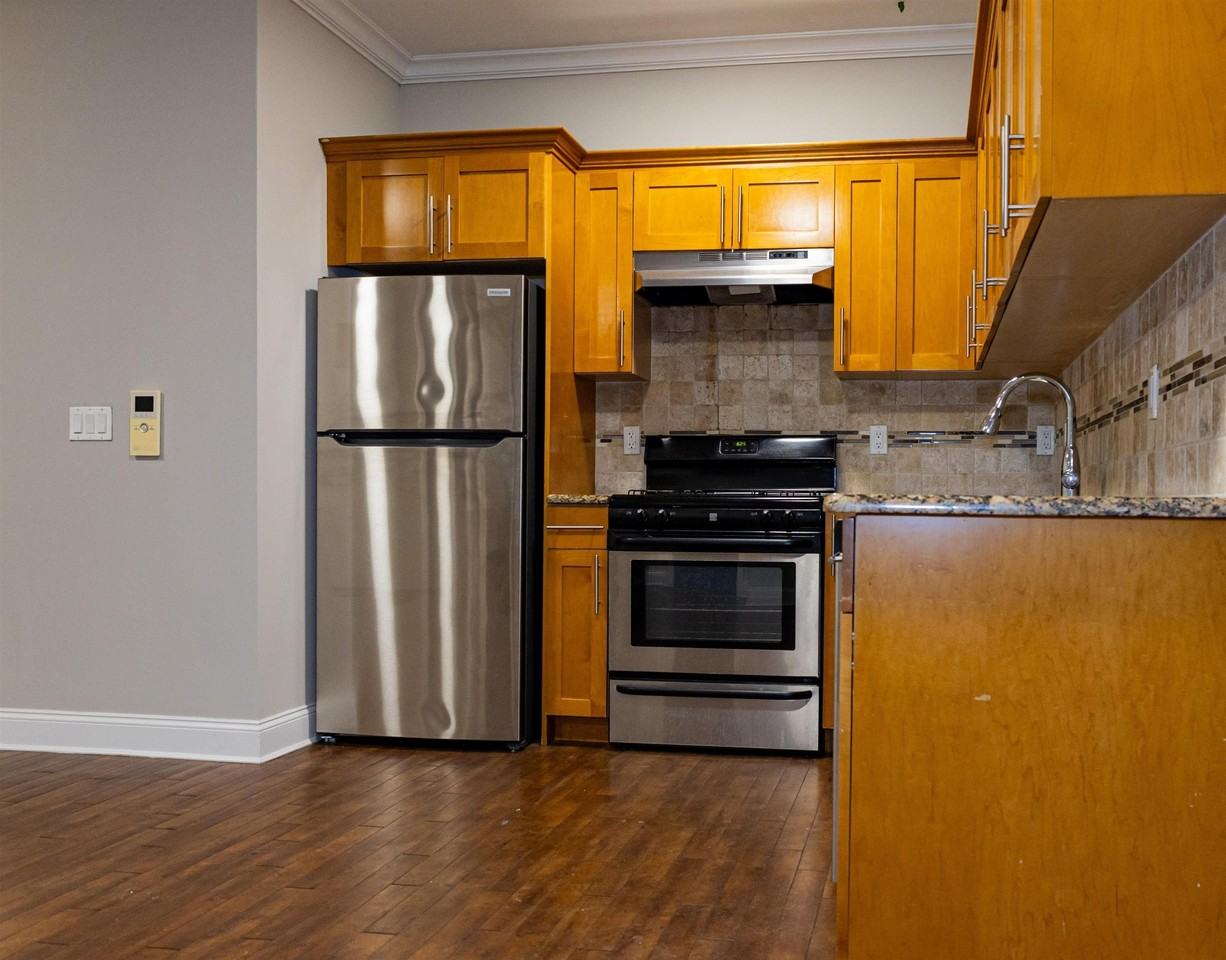 316 51st St #302 - Photo 6 of 11