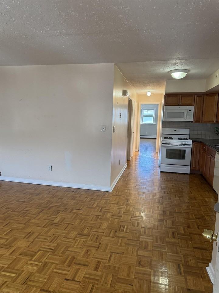 2513 Palisade Ave #2 - Photo 5 of 19