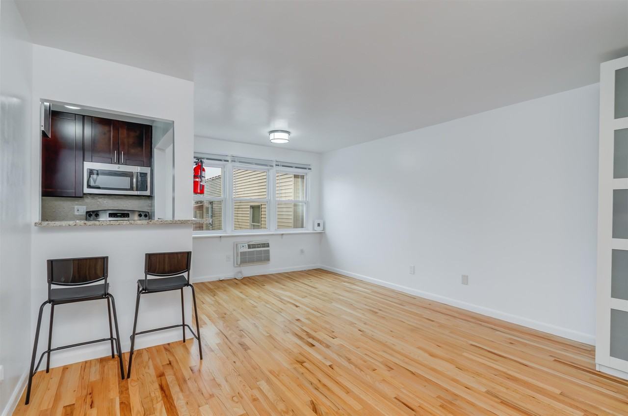 310 70th St #1E - Photo 2 of 11