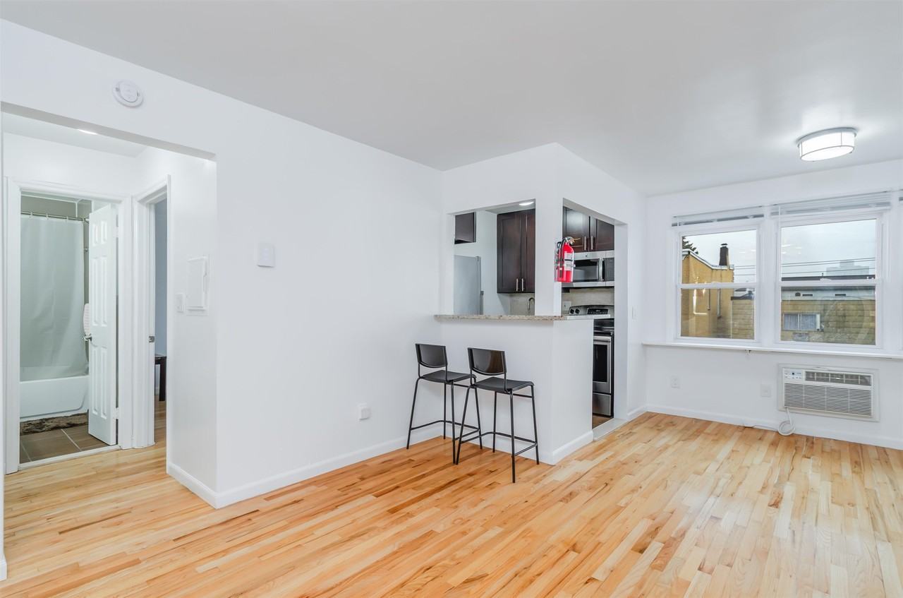 310 70th St #1E - Photo 3 of 11