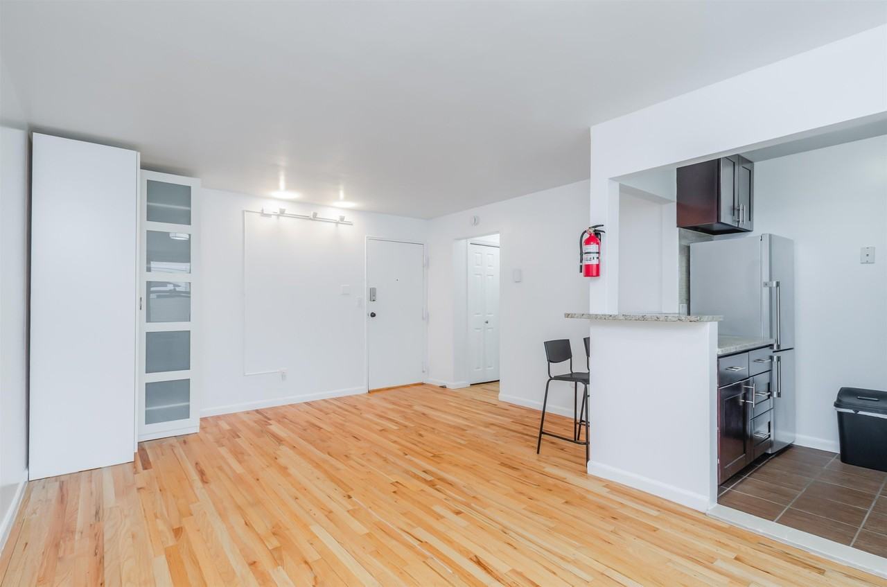 310 70th St #1E - Photo 4 of 11