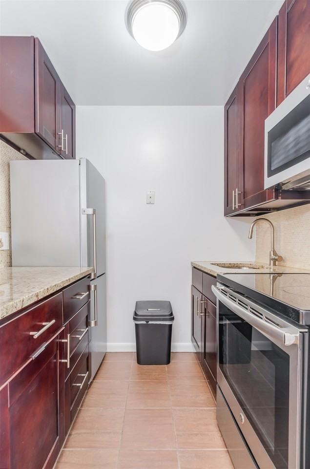 310 70th St #1E - Photo 5 of 11