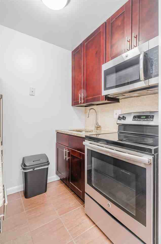 310 70th St #1E - Photo 6 of 11