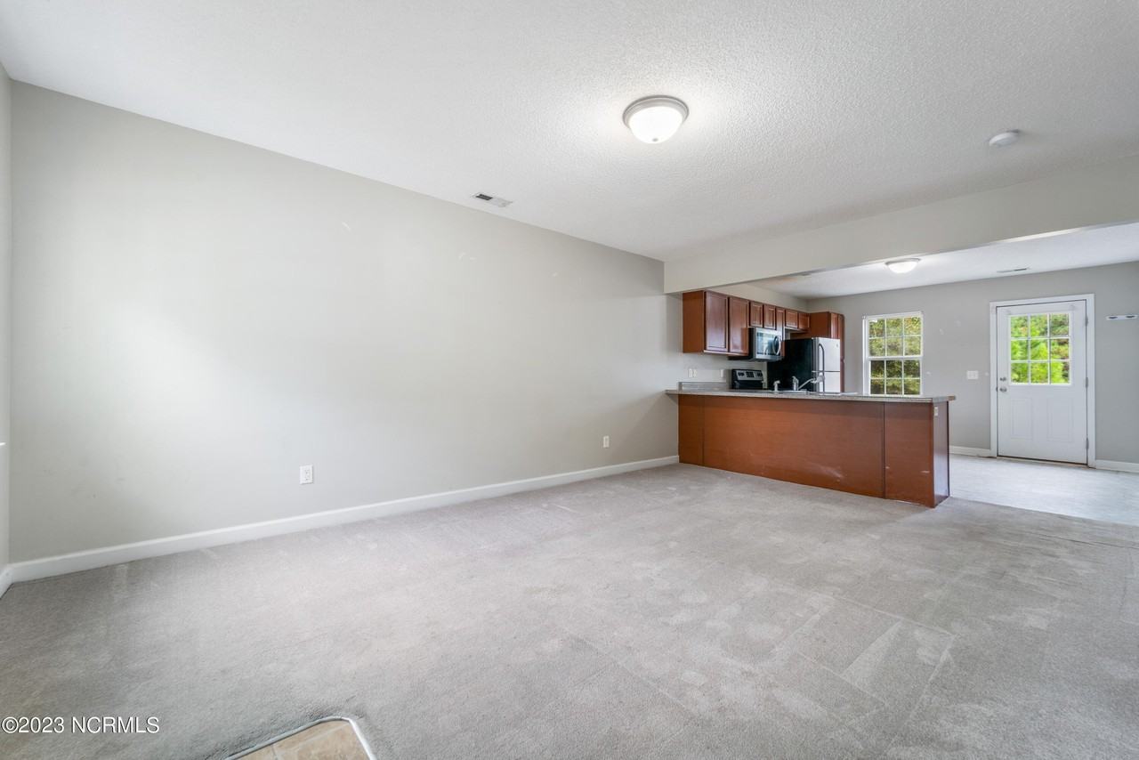 300 Burley Dr Unit 10 - Photo 4 of 21