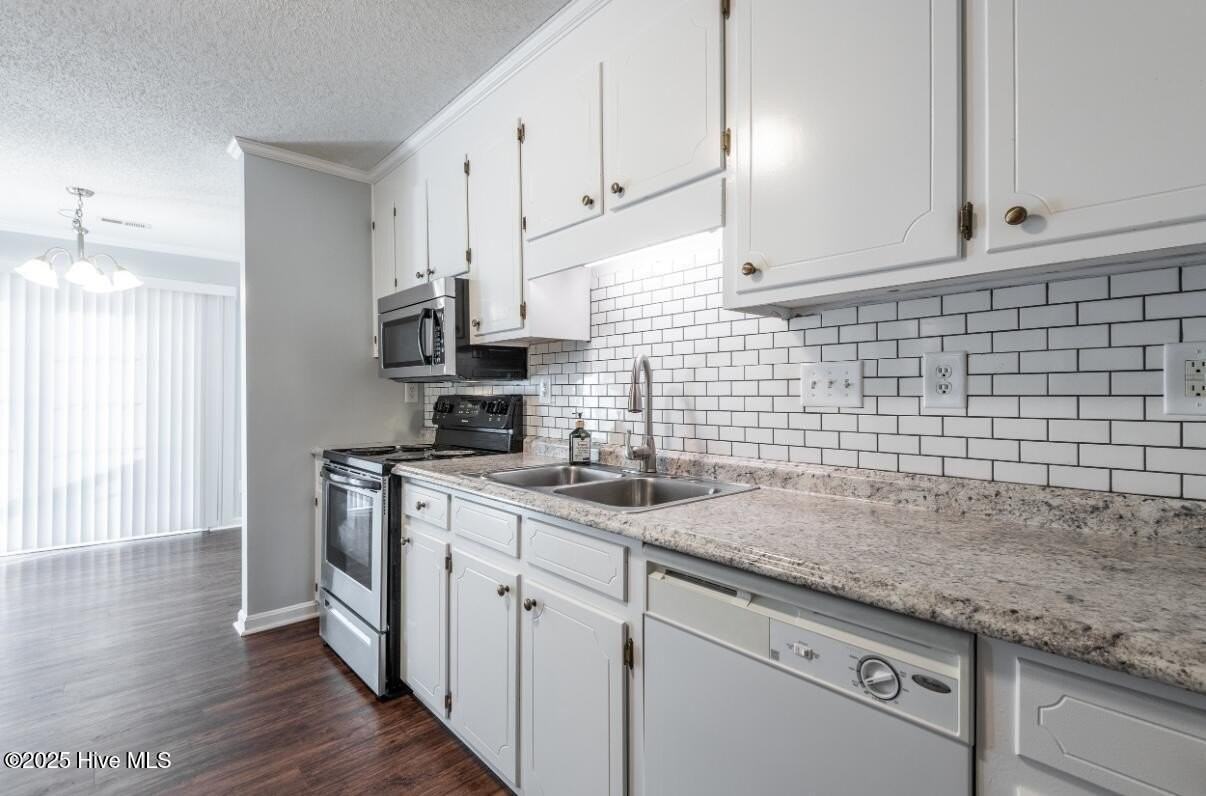 510 Lake Rd Unit A - Photo 5 of 10