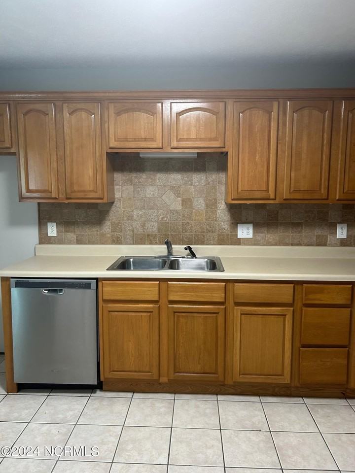 937 N Ashe St - Photo 5 of 15