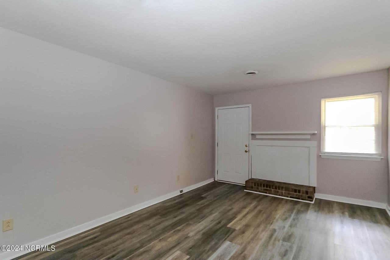 201 Shipman Rd Apt D15 - Photo 2 of 10