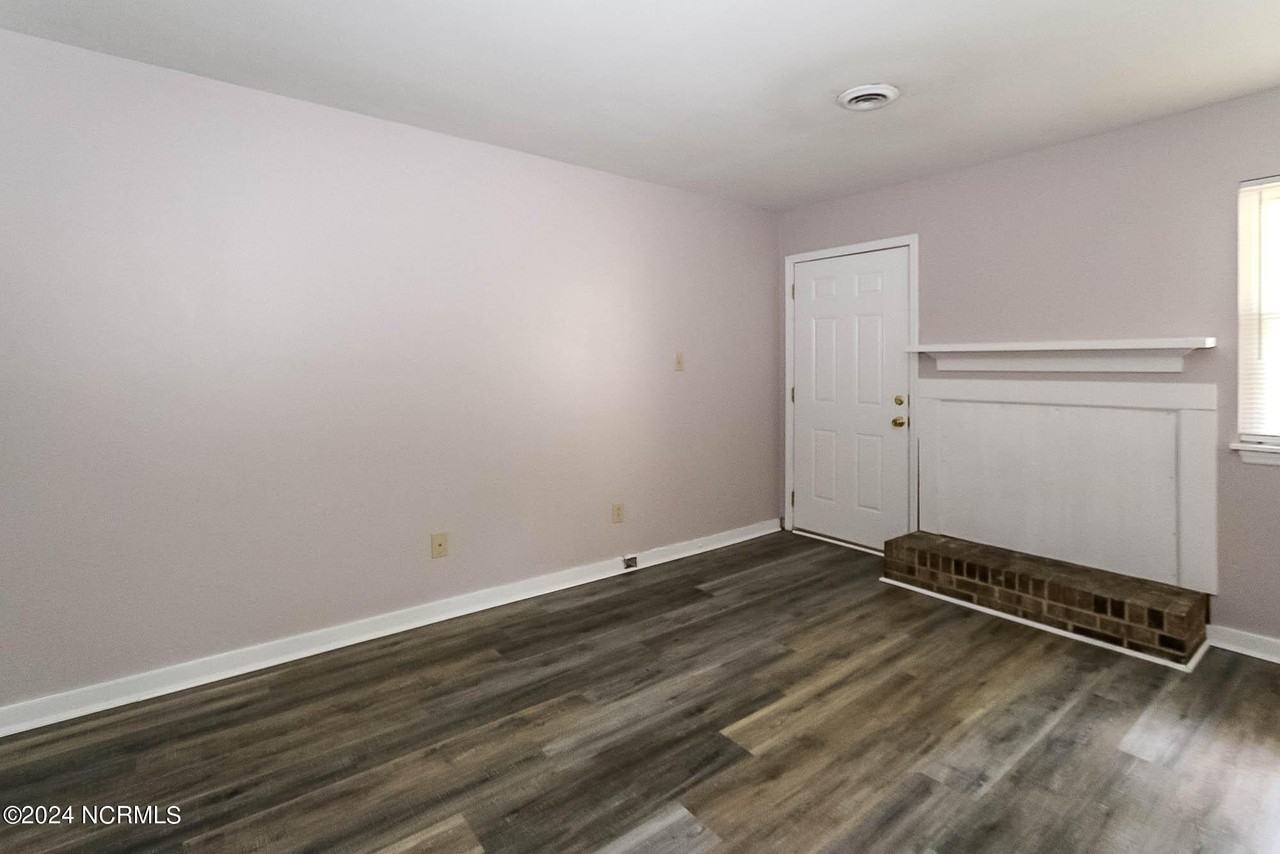 201 Shipman Rd Apt D15 - Photo 3 of 10