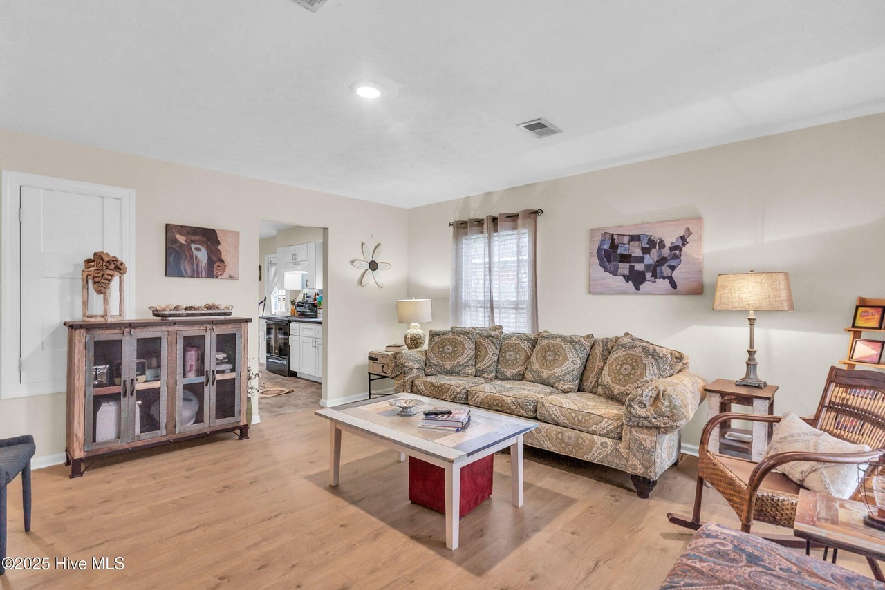 5524 Bavarian Ln - Photo 2 of 18