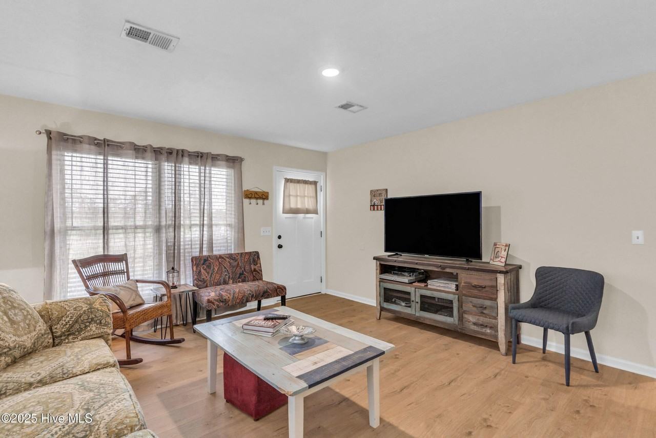 5524 Bavarian Ln - Photo 4 of 18