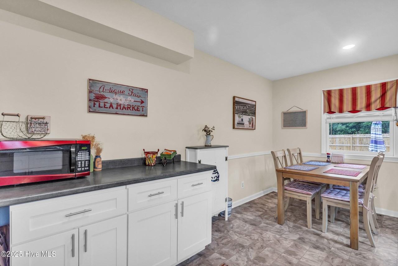 5524 Bavarian Ln - Photo 5 of 18