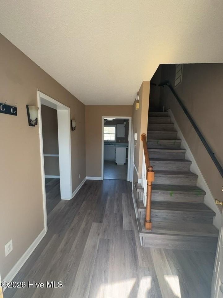 105 Palamino Ct - Photo 2 of 18