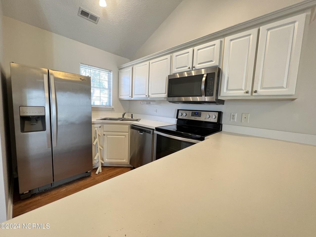 3877 Merestone Dr - Photo 3 of 19