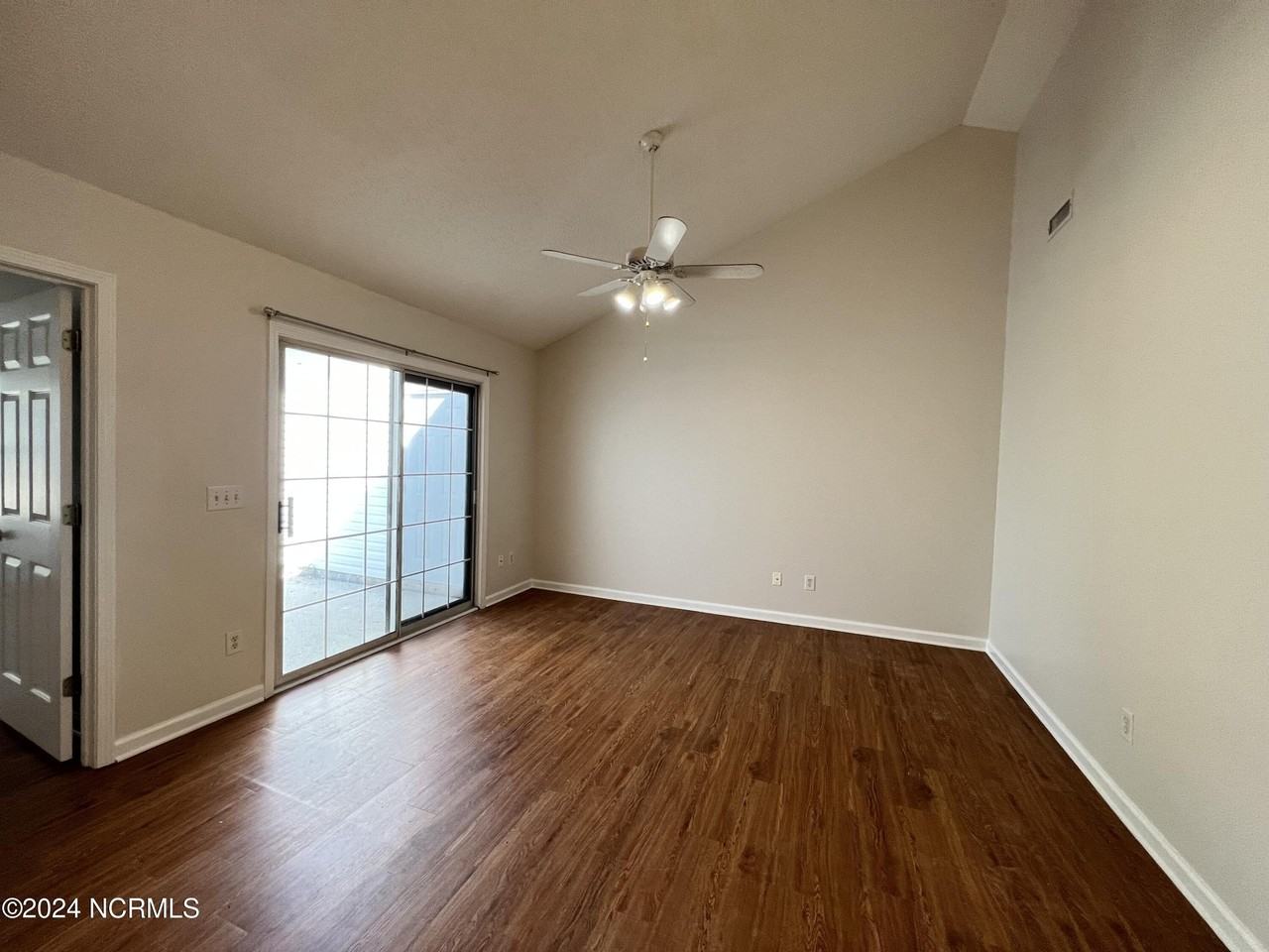 3877 Merestone Dr - Photo 6 of 19