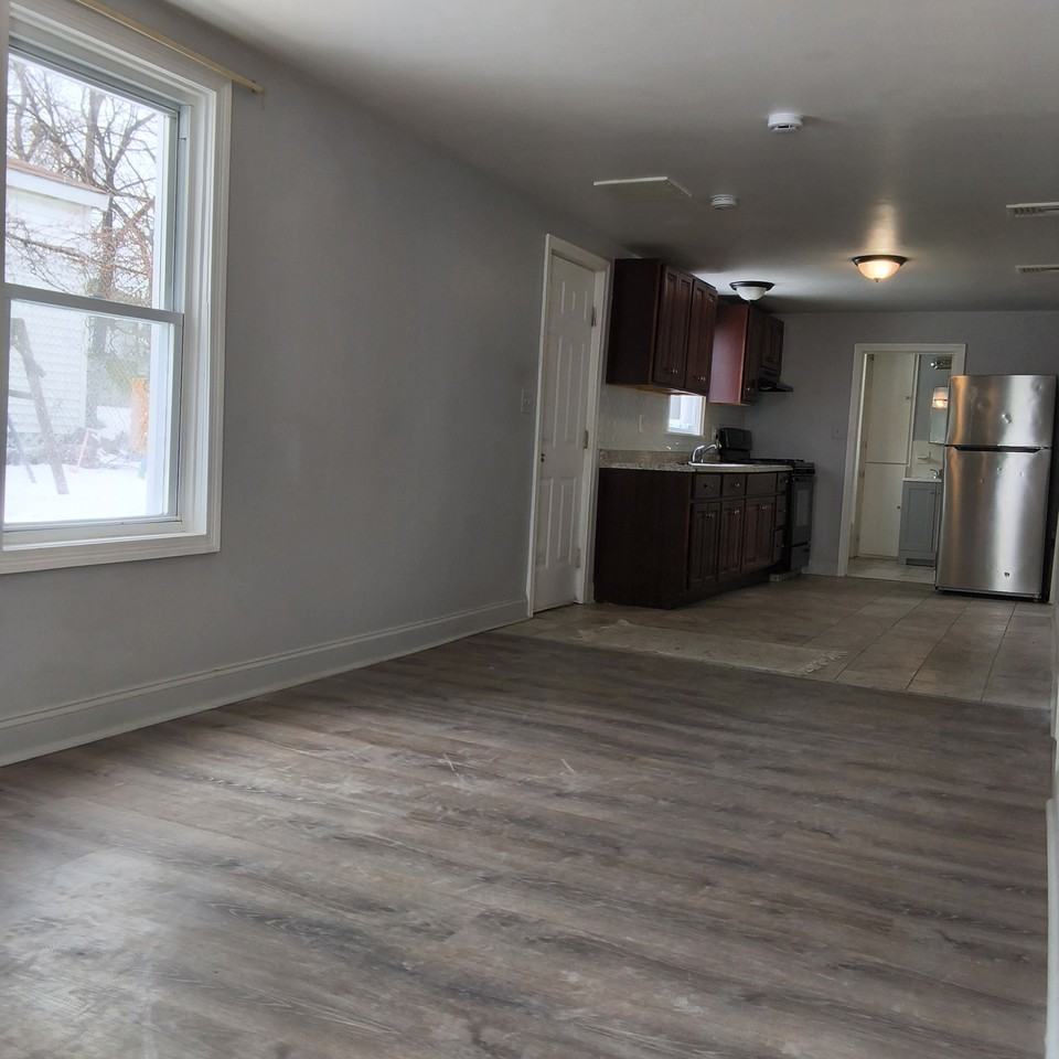 1808 Pleasant St #5 - Photo 2 of 11