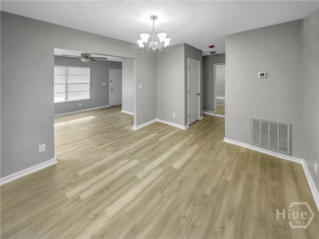 1402 New Castle St - Photo 2 of 9