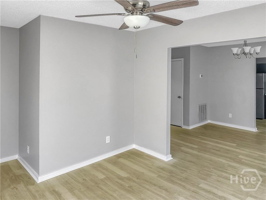 1402 New Castle St - Photo 4 of 9