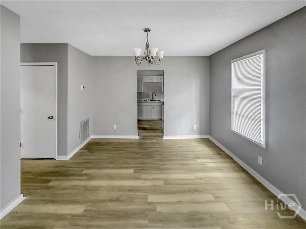 1402 New Castle St - Photo 5 of 9