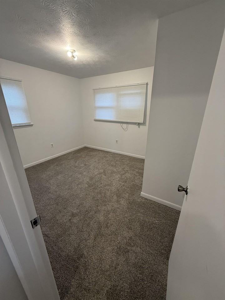 1045 Moore St #C - Photo 6 of 9